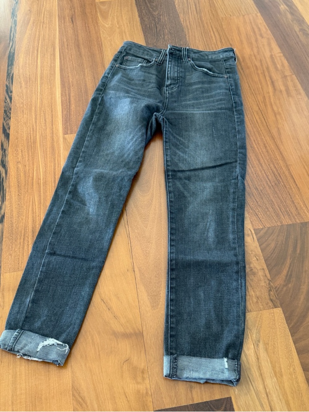 Women’s Straight Leg Jeans in Washed Charcoal